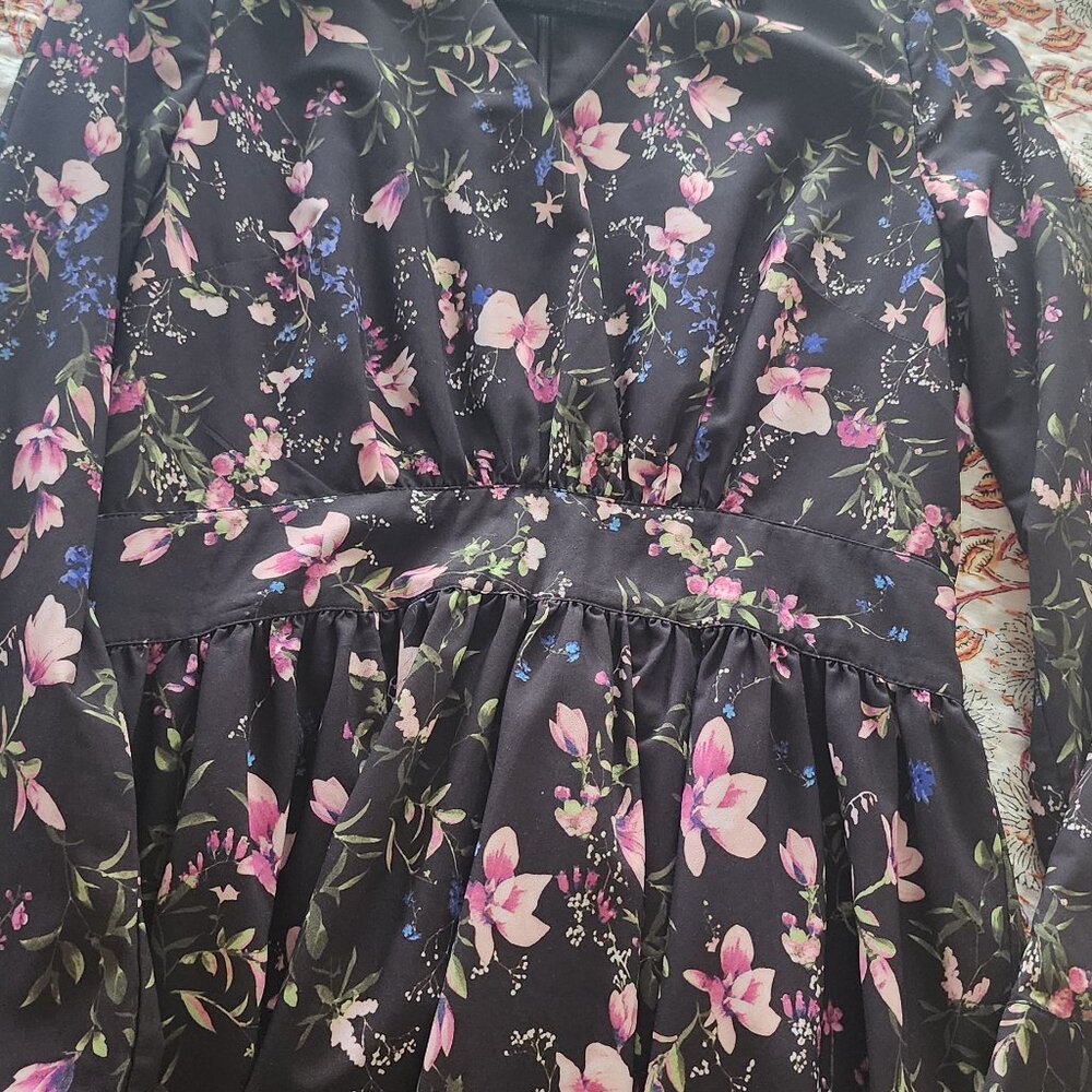 Flower dress with long sleeves - Picture 9 of 9